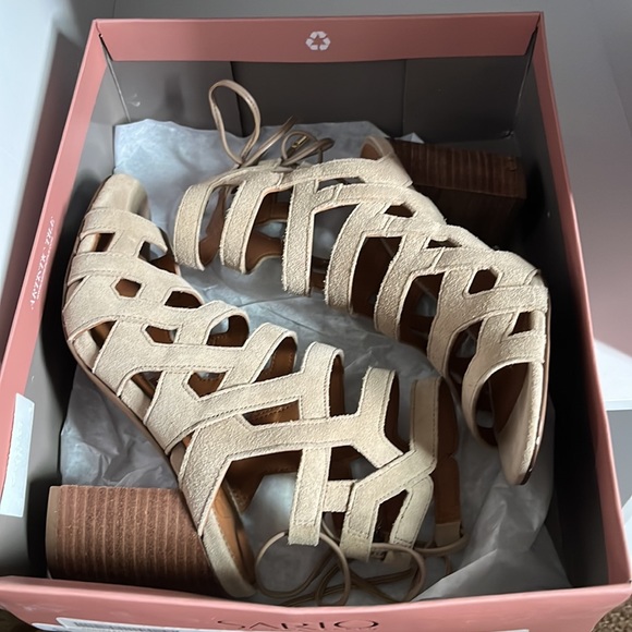 Franco Sarto Connie Sandals w/ Box - Picture 2 of 9